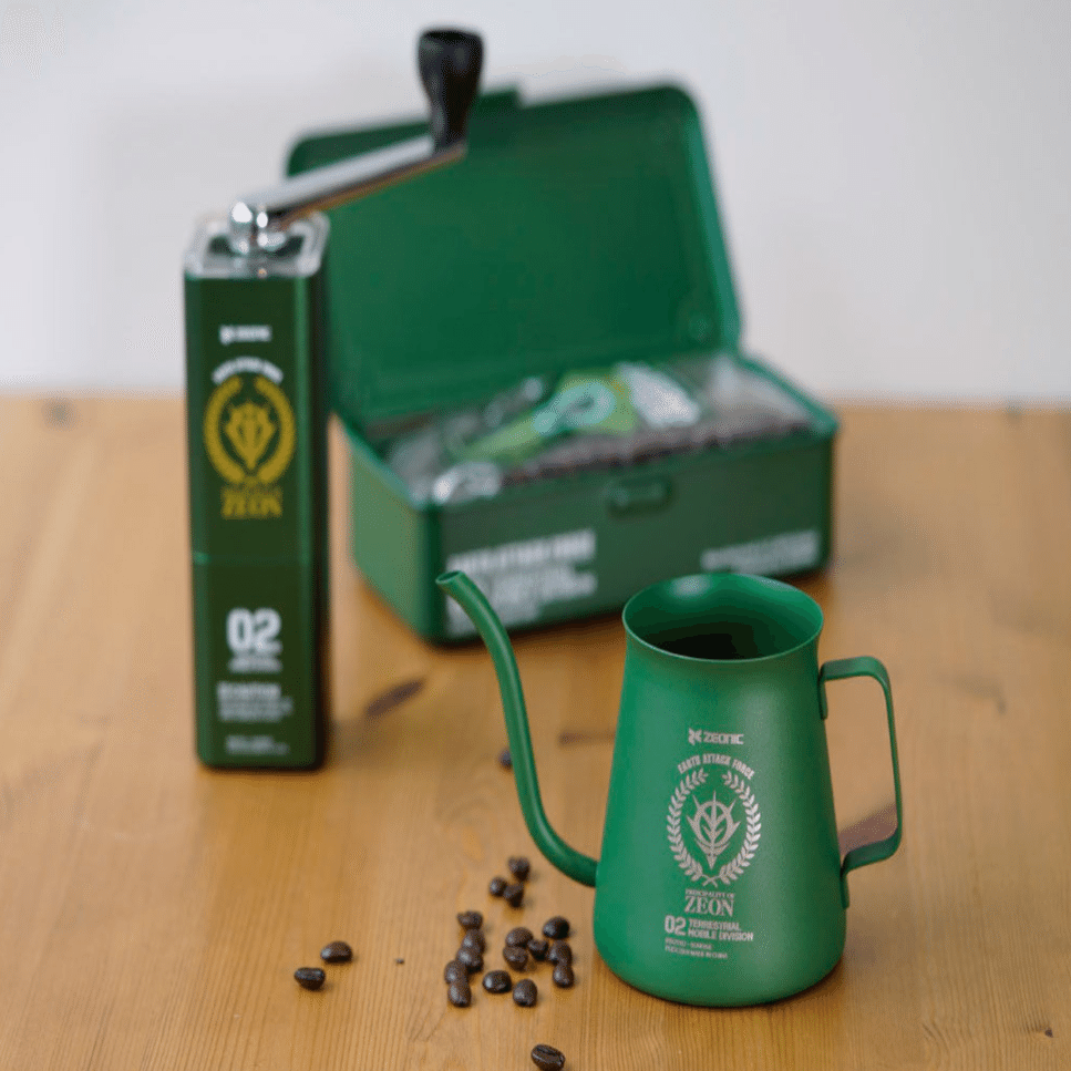 ガンダム　ジオン軍　コーヒーミル&ドリップケトル　限定品　絶版品 ジオン公国地球方面軍(byガンダム)をモチーフにした「ミル＆ケトル」が