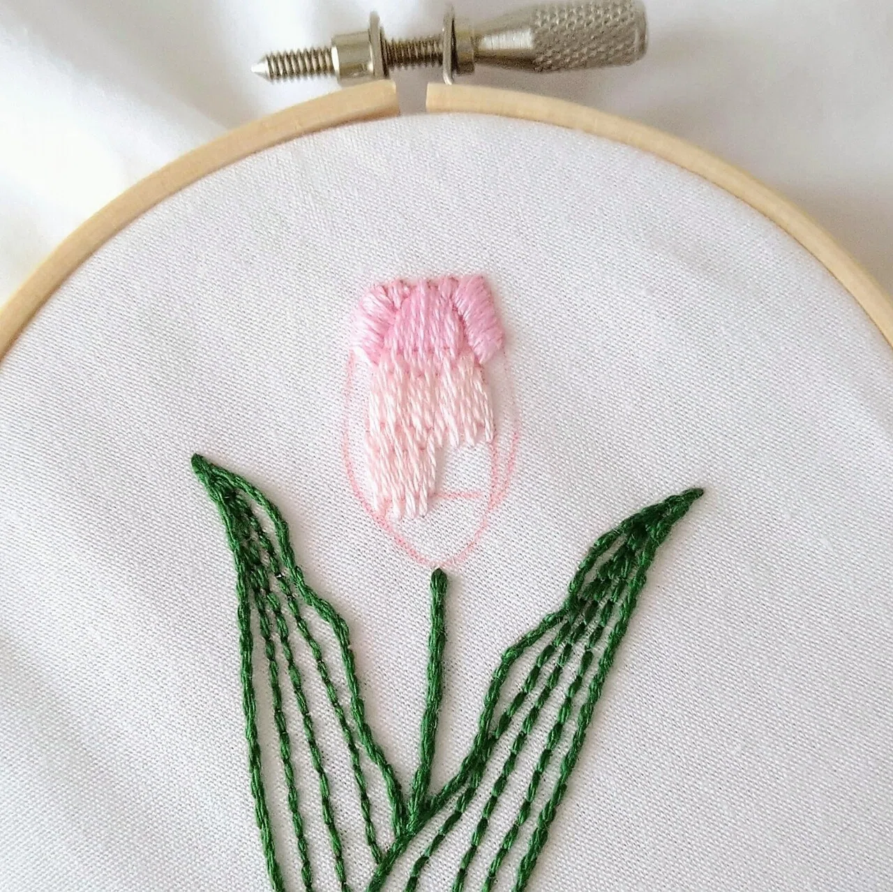 チューリップの刺繍ハンカチキットを作ろう🌷 ステップ7 〜花の刺繍3