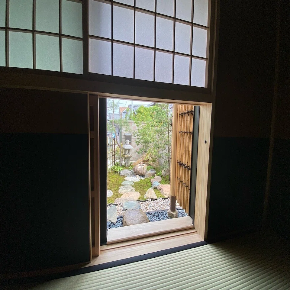にじり口 と は