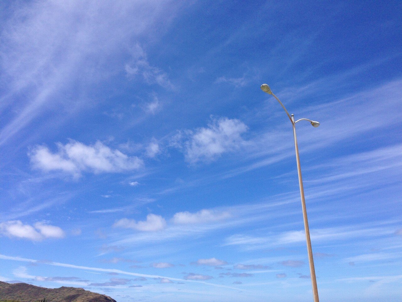 澄み切った空 見上げるたびに 自分の心も晴らしてくれます この美しい空 が 毎日タダで見れるなんて こんな素晴らしいことはないですよね しかも毎日同じなんてことは絶対にないから 飽きません さらにさらに ゆる波暮らし Note