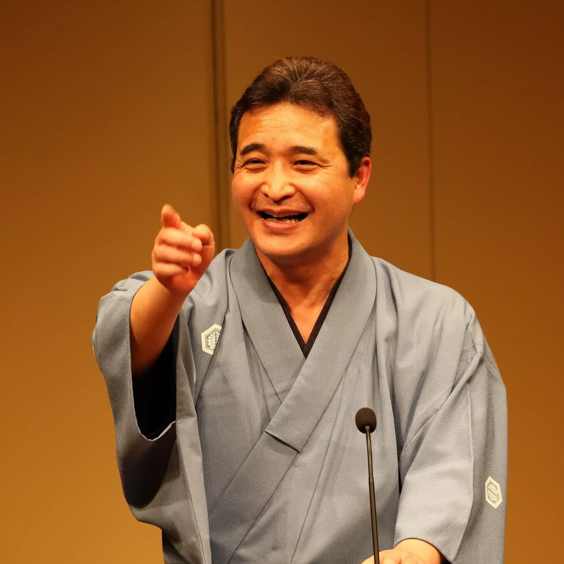 たまたまの奇跡で講談師に。知的好奇心の扉の前までご案内。物語の力で世界を変える。今、物語が動き始めた