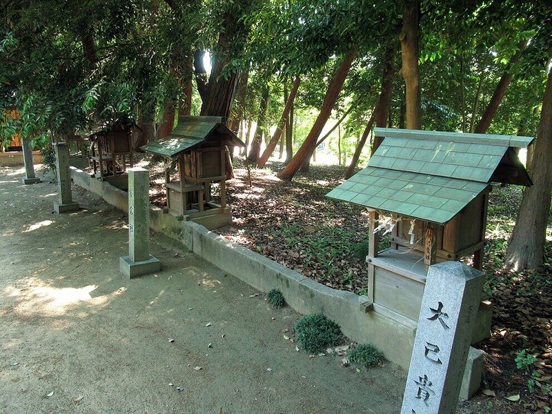 10大岡白山神社境内社群西