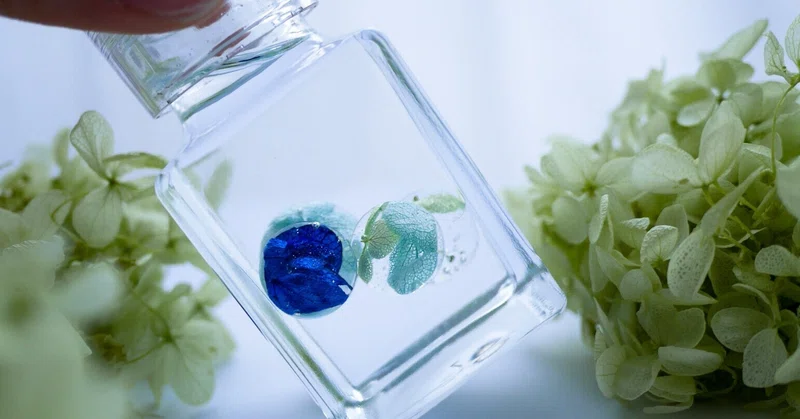 一つの言葉が人を救うことがあるから 私は 花言葉 にこだわる Flower Amulet お花でつむぐ手紙やさん Note