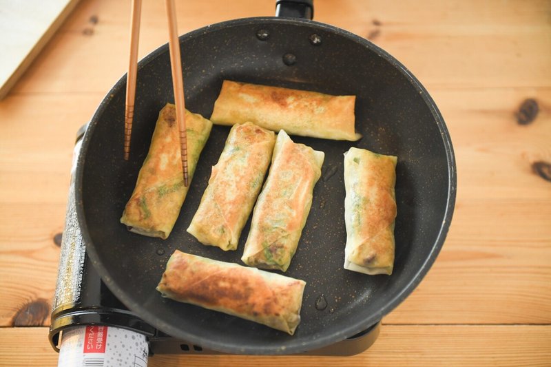 揚げずにパリパリ カレー風味の切り干し大根の春巻き 旅する料理家 人生のレシピを作る なぎさ なおこ Note 揚げずにパリパリ カレー風味の切り干し大根の春巻き 旅する料理家 人生のレシピを作る なぎさ なおこ Note
