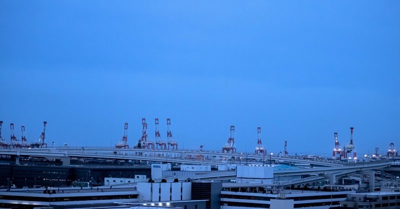 赤いキリン のある風景 In横浜 ひんまに Note