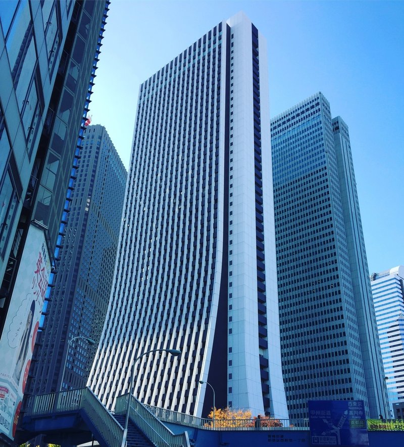 東京 さんぽ日和 Vol 01 西新宿で高層ビル群を見上げて歩く かでな竜太郎 Note