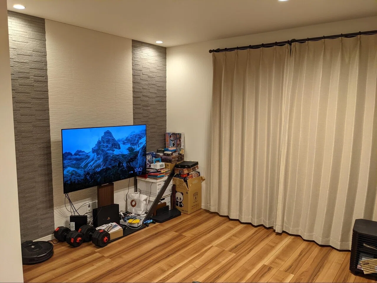 プロのデザイナーと一緒に、テレビボードを兼ねた大型の棚をつくる #PR