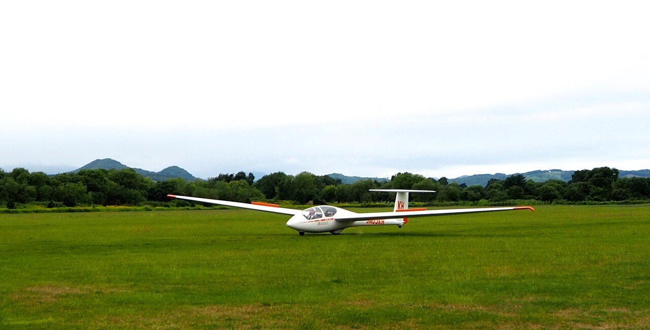 滑空原理と滑空機の操縦 昭和18年発行(2,000部) 模型航空 昭和18年12月号(〈折込設計図 ニート・シュトルヒ型