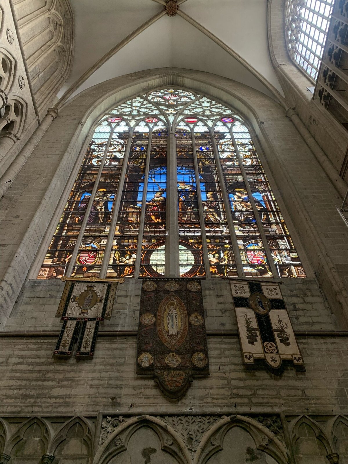 ブリュッセル サン・ミッシェル大聖堂｜.*✯ 𝐘𝐔𝐊𝐈𝐍𝐀 ✯.* ☽