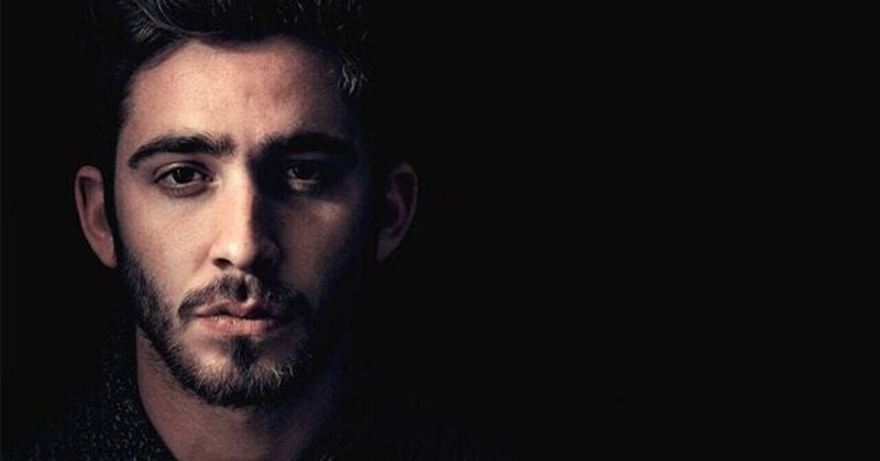 無表情な顔に感情が覗くとき Gagaart Note