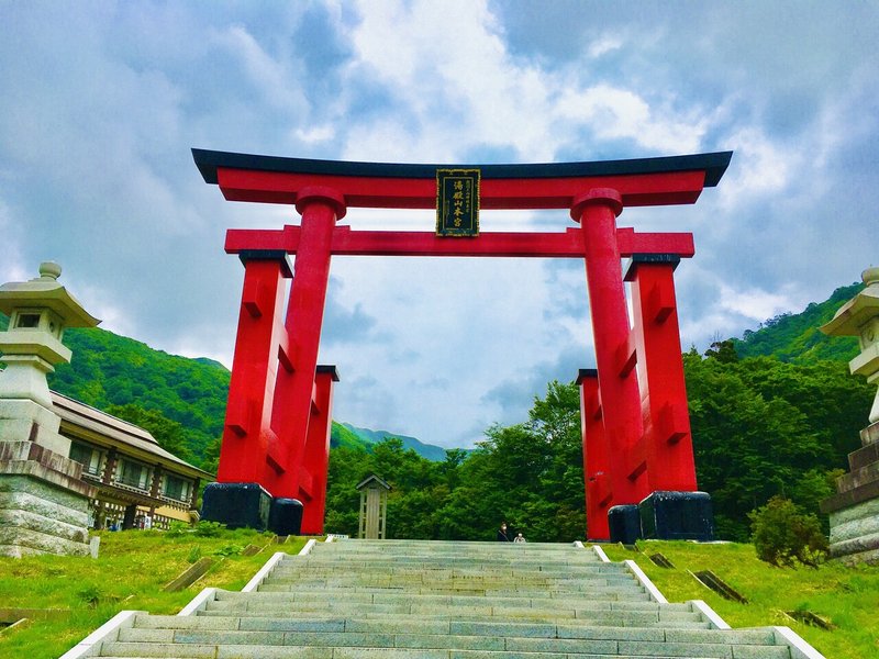 俗世とは切り離された神域 湯殿山神社へ 横堀 友和 Note