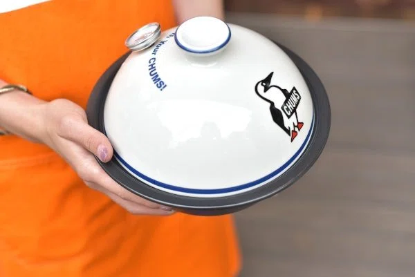 人気すぎて入手困難！？SOTOとCHUMSがコラボレーションした陶器製燻製