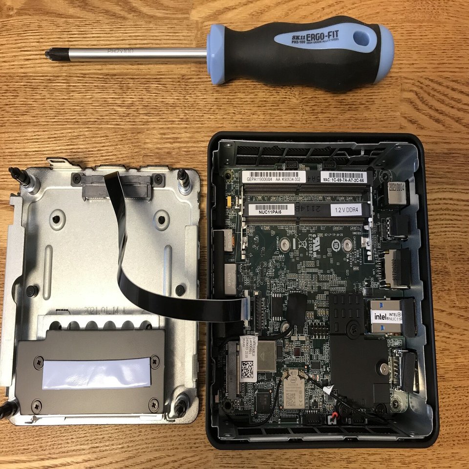 Intel NUC11で自作PC(組立・OSインストール編)｜Litt
