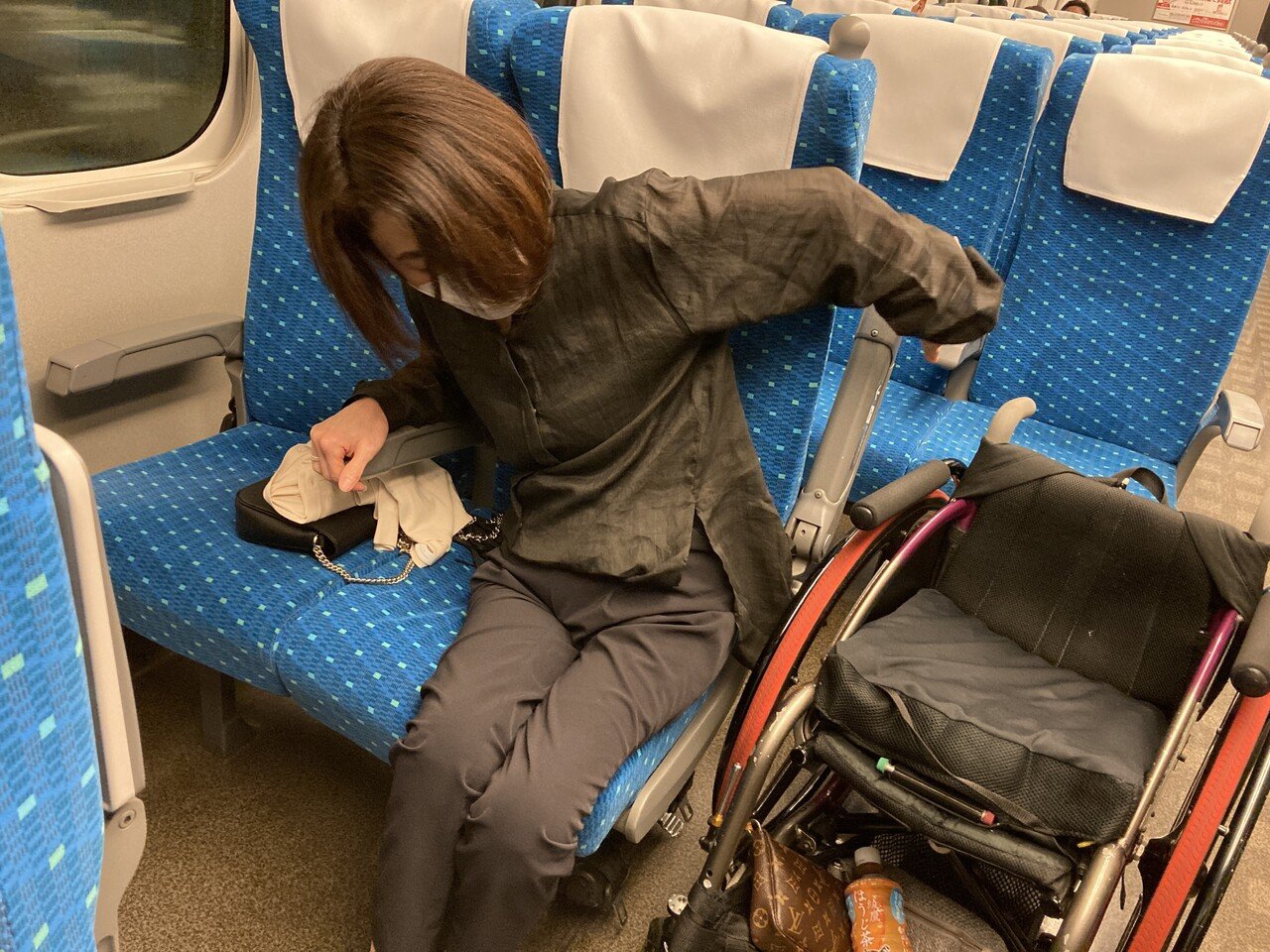 のぞみN700系11号車には、なぜ13列と12列だけB席がないのか