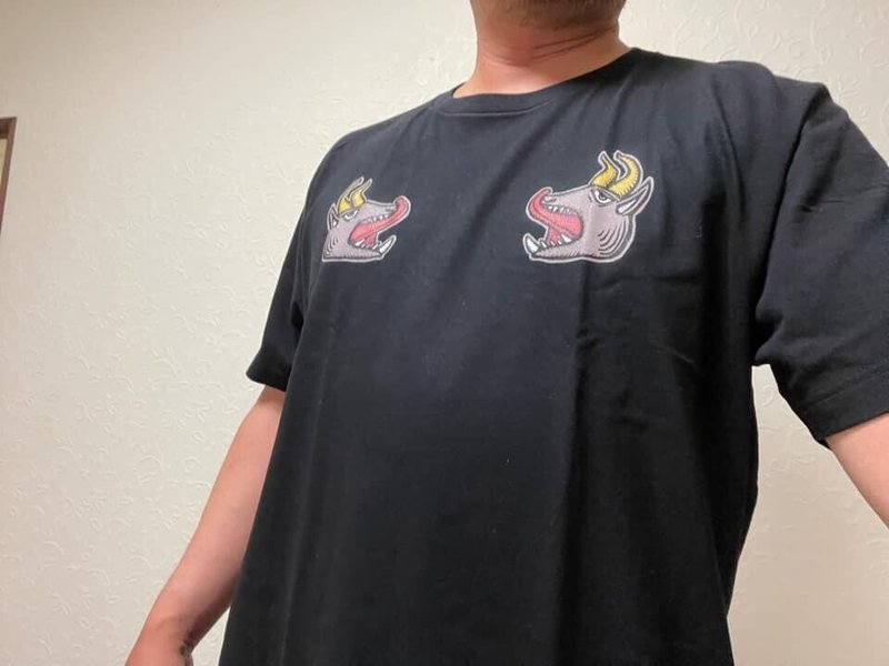 ユニクロより販売 スカジャン風丑年ｔシャツが売れてる 牟田昌広ドラマー セロトニントレーナー Note
