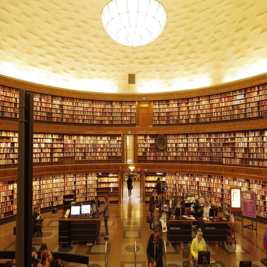 スウェーデン ストックホルム 美しい市立図書館を目の前に Onehap Note