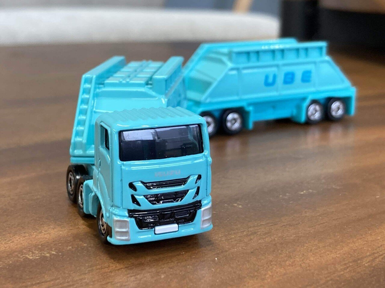 トミカ No.129】宇部興産ダブルストレーラー【TAKARA TOMY】｜我出張族