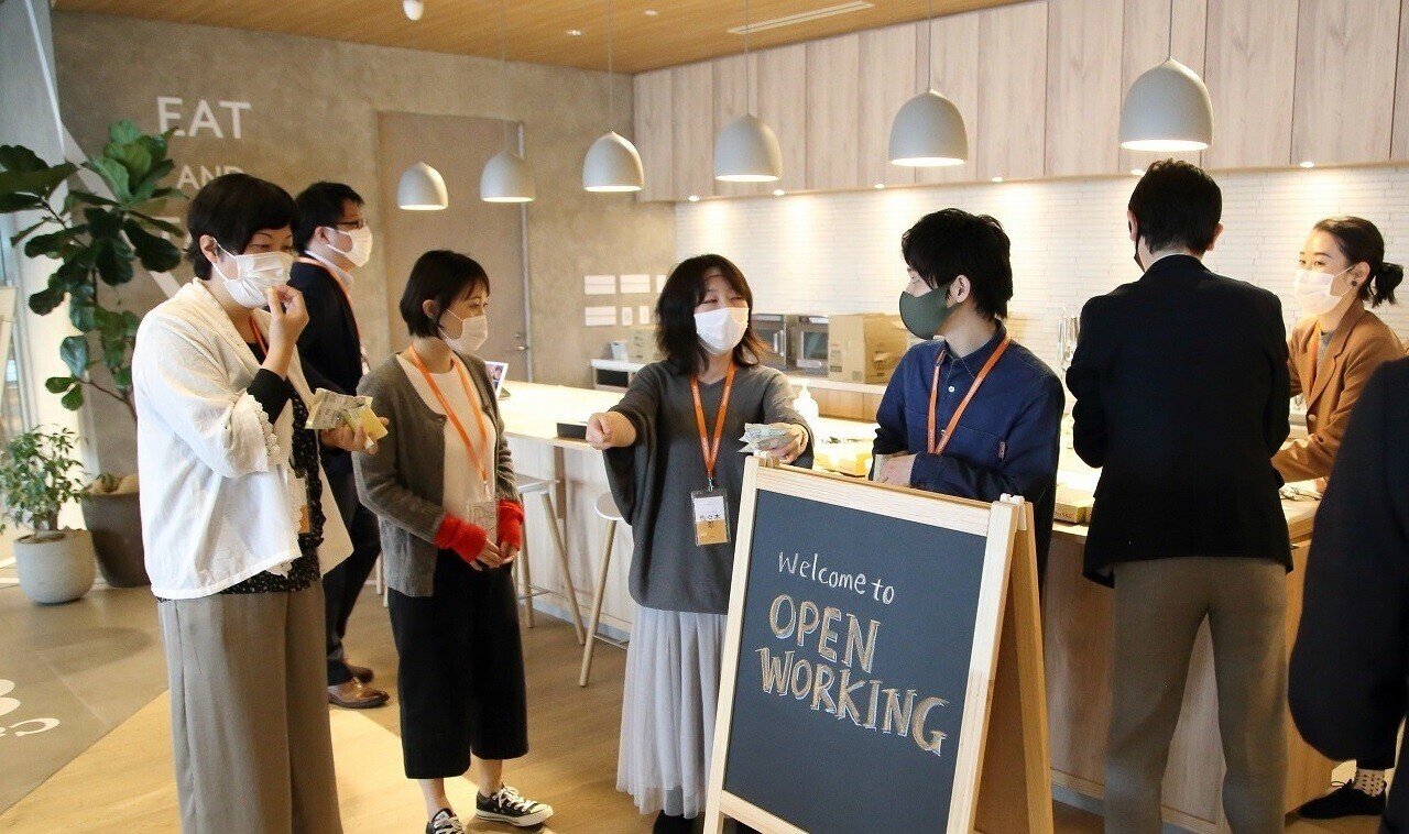 特別対談vol 1 Calbee Itoki 2人の社長に聞く これからのオフィスのあり方 The Calbee 特別対談vol 1 Calbee Itoki 2人の社長に聞く これからのオフィスのあり方 The Calbee