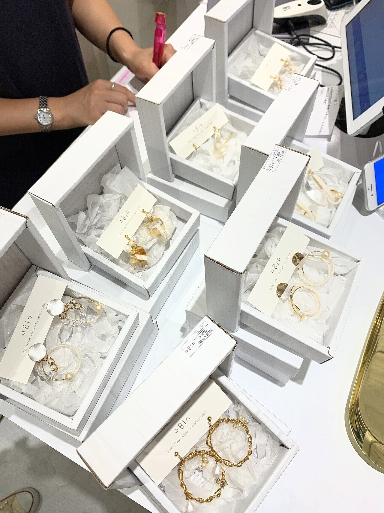 福岡のハンドメイド作家 さん 0810 ゼロハチイチゼロ の可愛い商品たくさん入荷しました こちら中国でも大人気 スタッフ達も全部欲しい とテンション上がっております 涼しげで華やかなアクセサリーを身につ 高橋真希 高卒社長 Note