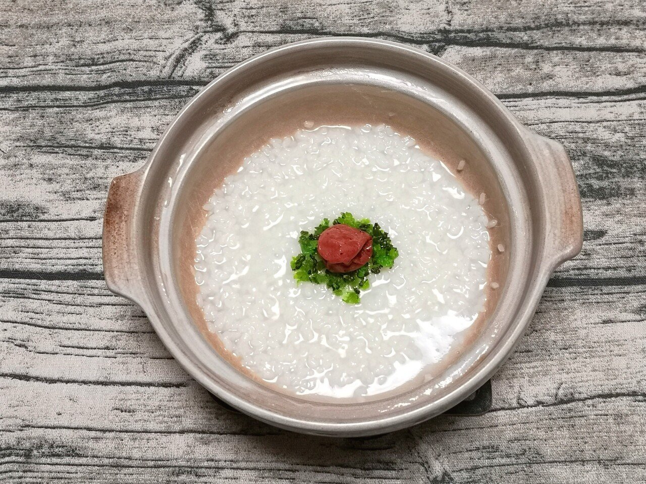 白粥 梅干しと紫蘇の実添え ワカナ Note 白粥 梅干しと紫蘇の実添え ワカナ Note