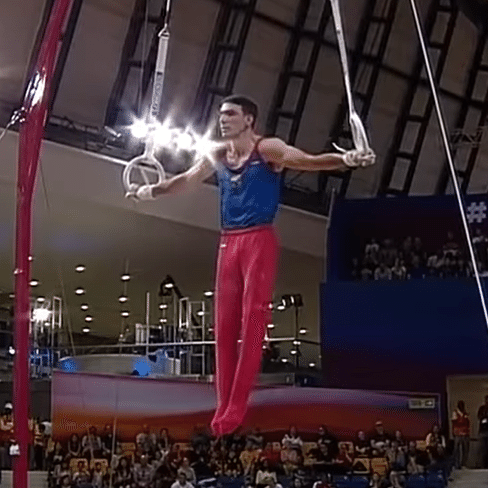 体操競技つり輪 補助ドリームマシ十字懸垂 上水平