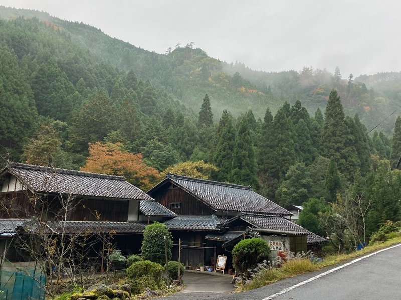 雨上がりの久保家住宅2