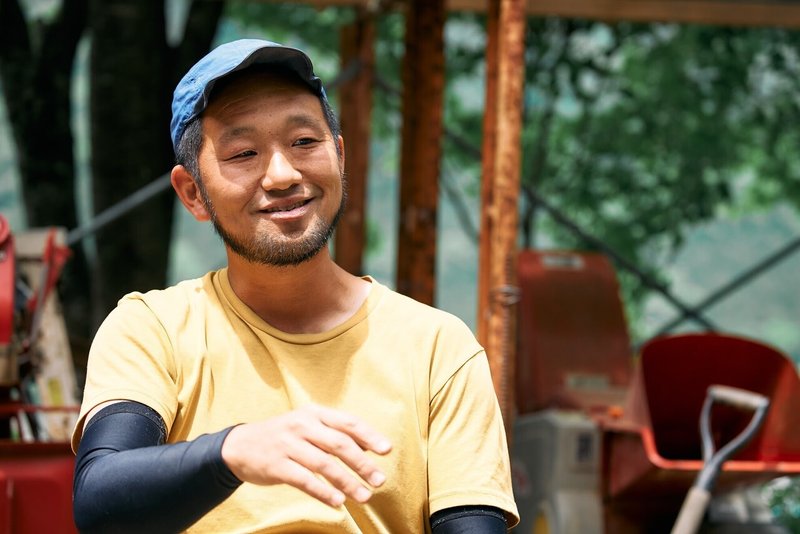 カレンダーの向こう側 農家のお茶の間 Vo6 結城 晋平 さつきさん 人との繋がりを築く 表札となる雑穀づくり Hyakusho Note カレンダーの向こう側 農家のお茶の間 Vo6 結城 晋平 さつきさん 人との繋がりを築く 表札となる雑穀づくり Hyakusho Note