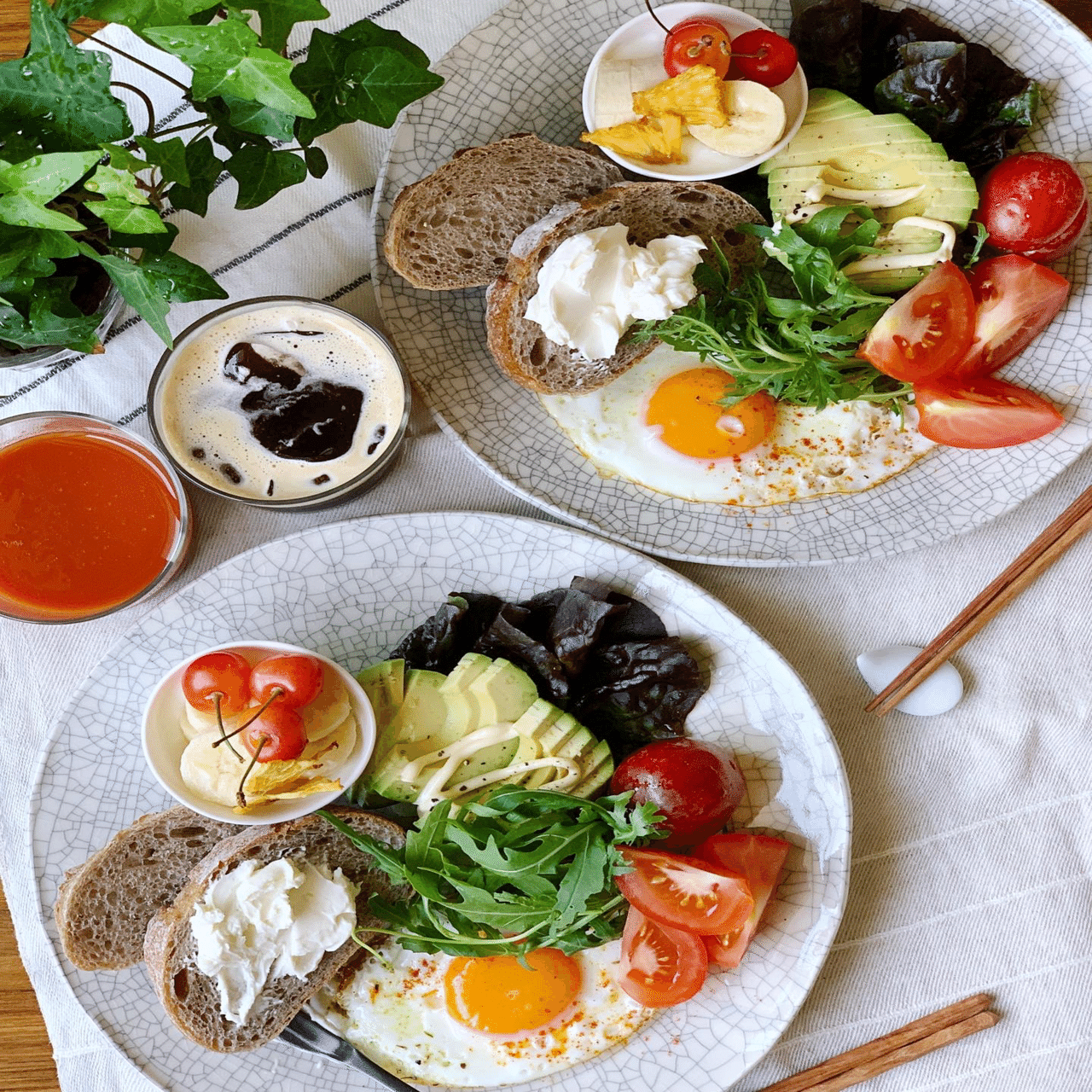 厚切りブールにマスカルポーネ アボカドや目玉焼きなど｜みずのさちこ