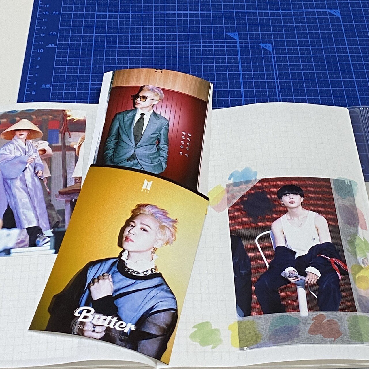 好きな写真をプリントアウトしてノートに貼る の楽しい 冷蔵庫にもバンタンのマグネットをつけているので家族に 女子中学生か と言われております 紫野 Note