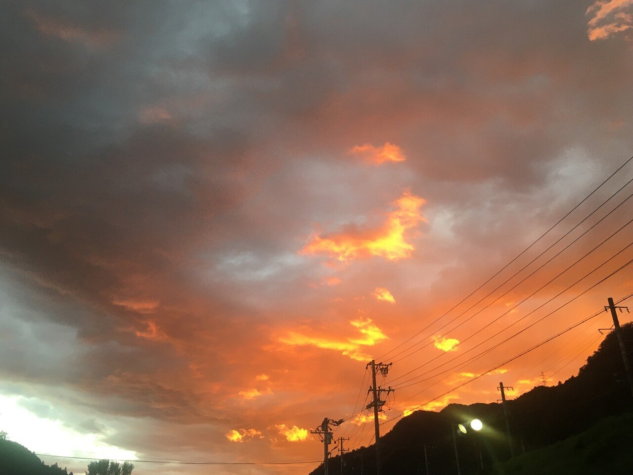 今日の夕方は見たことないような すごく独特な空でした 少し怖い感じ 笑 明日もいい一日にしましょう いつでも上を向いて下を見てばかりでは前には進めませんよ 行動あるのみ Rara Note 今日の夕方は見たことないような すごく独特な空でした 少し怖い感じ 笑 明日もいい一日にしましょう いつでも上を向いて下を見てばかりでは前には進めませんよ 行動あるのみ Rara Note