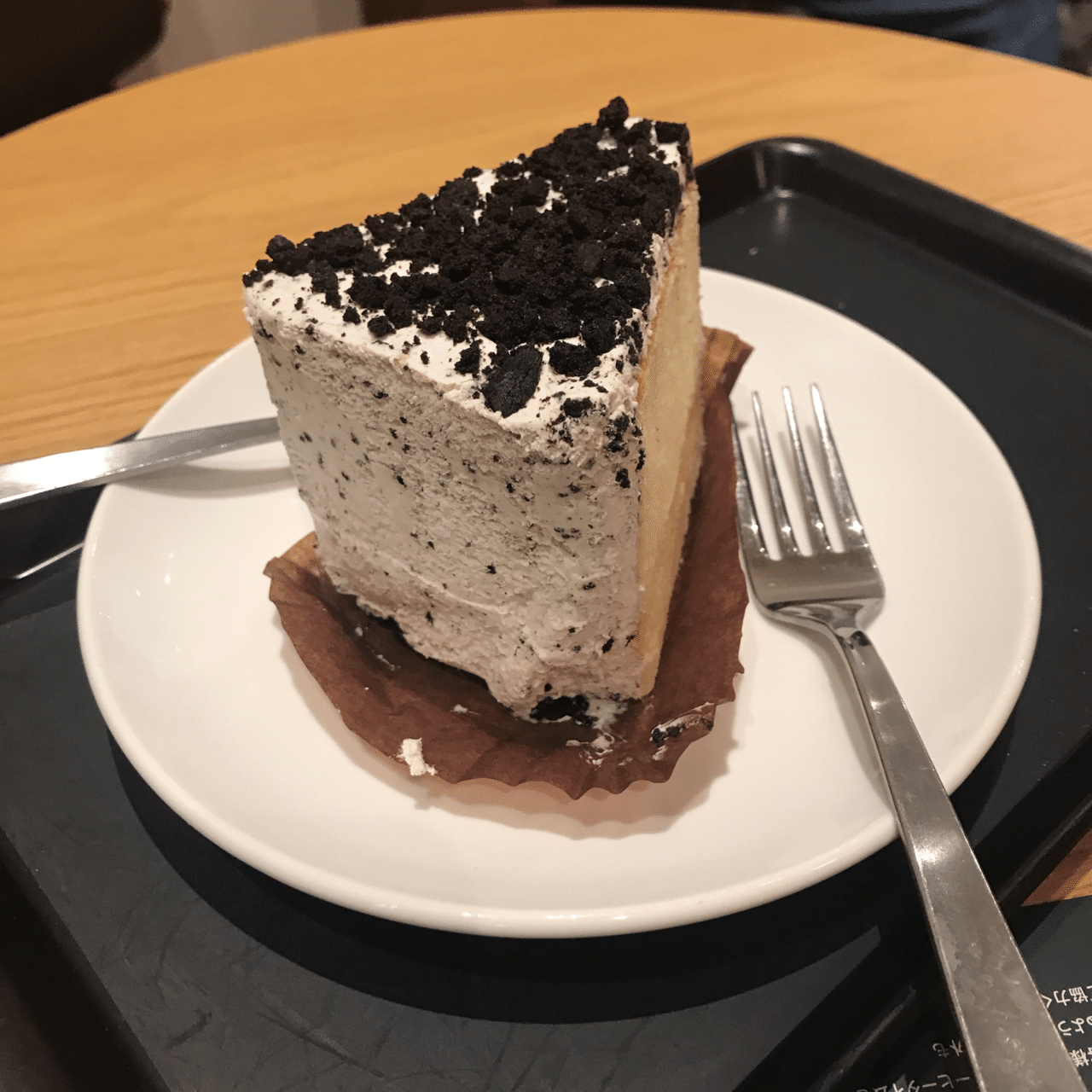 図書館併設のスタバ スタバで読書もok 蓋付きの飲み物は持ち込んでokだそうなので 早速ゆっくりしています ケーキは店舗で友人が一口味見をさせてくれた ダイエット中には有り難い 目の前で食べられて我慢 あつさん 車椅子 Note