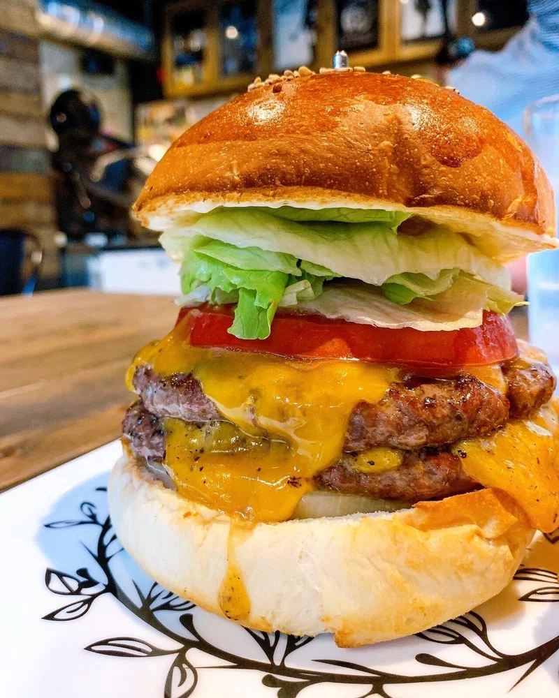 神保町 ごりっごり パティの肉汁とチーズが醸し出す旨みmaxダブルチーズバーガー いなつち 稲田智 Note
