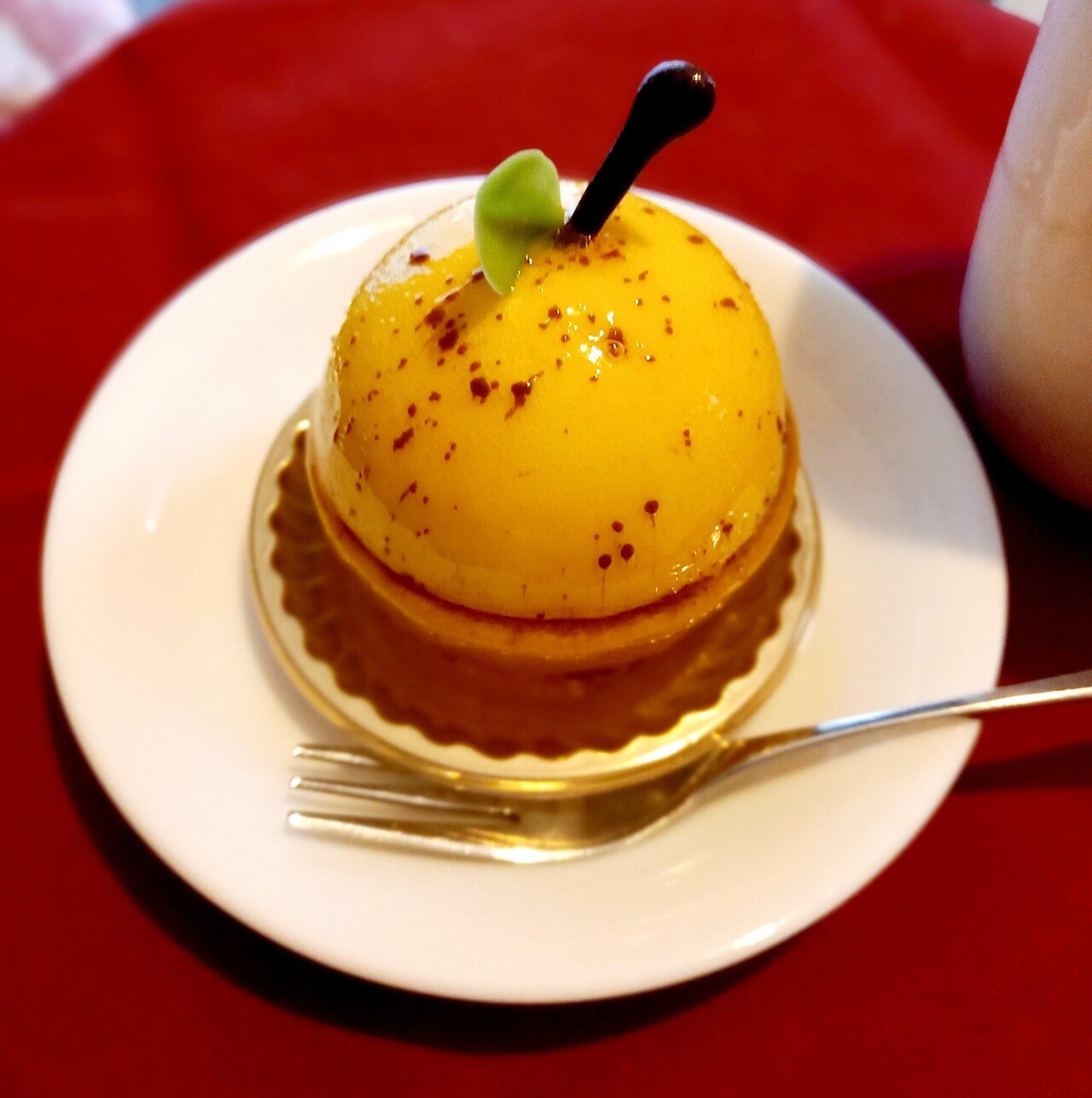 今日は寅の日なので おやつもちょっぴり贅沢に チョコレートで有名な Demel にて あえてフルーツメインの ナンとかかんとか って 名前はすっかり忘れた ケーキを買ってみました 洋梨の刻んだも 桑田 華名 Note 今日は寅の日なので おやつもちょっぴり贅沢に チョコレートで有名な Demel にて あえてフルーツメインの ナンとかかんとか って 名前はすっかり忘れた ケーキを買ってみました 洋梨の刻んだも 桑田 華名 Note
