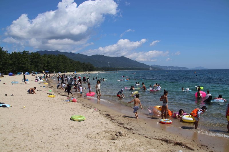 今年の夏は宮津の海で遊ぼう 天橋立の海水浴場3選 宮津市広報 今年の夏は宮津の海で遊ぼう 天橋立の海水浴場3選 宮津市広報