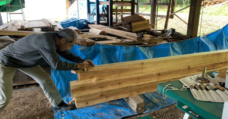 拠点リノベーション 伐採した木を製材して家屋を修繕する