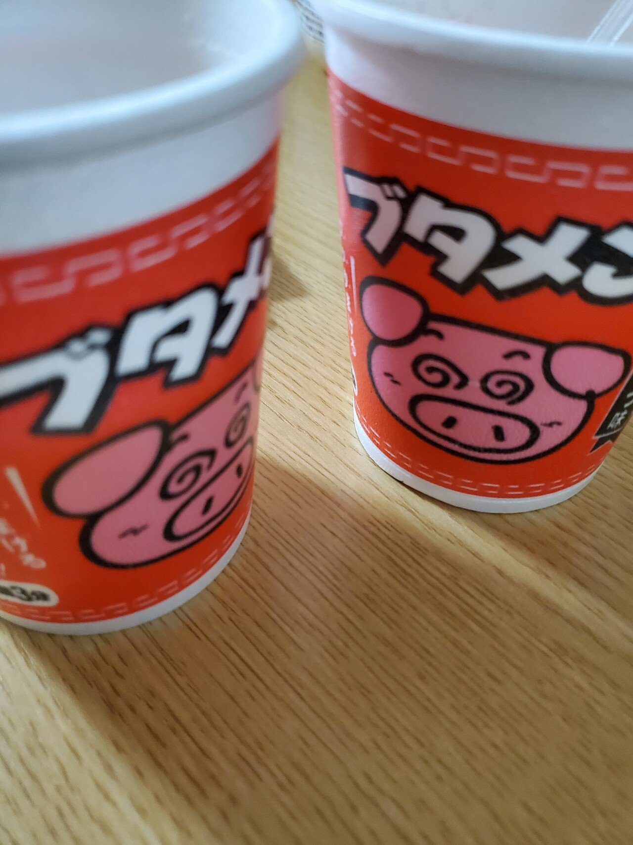 深夜のブタメン最高だな 嫁と育児の合間の休憩です 笑 育児 子育て ブタメン カップ麺 夜食 赤ちゃん Yukawa メルカリ2 400評価 節約 毎日投稿 Note