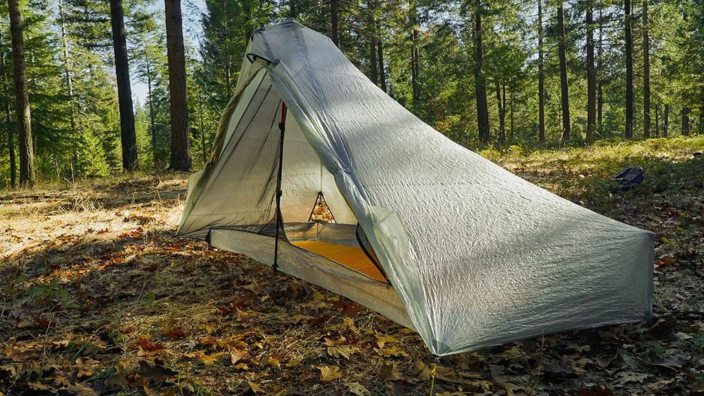 設営までたったの2分!トレッキングポールで建てる1人用テント 設営までたったの2分!トレッキングポールで建てる1人用テント