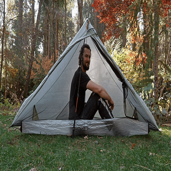 設営までたったの2分！トレッキングポールで建てる1人用テント