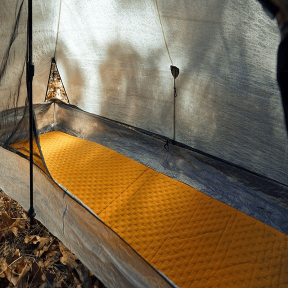 設営までたったの2分！トレッキングポールで建てる1人用テント