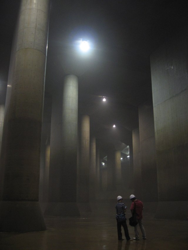 埼玉県春日部市の地下50mにある地下放水路「首都圏外郭放水路」
