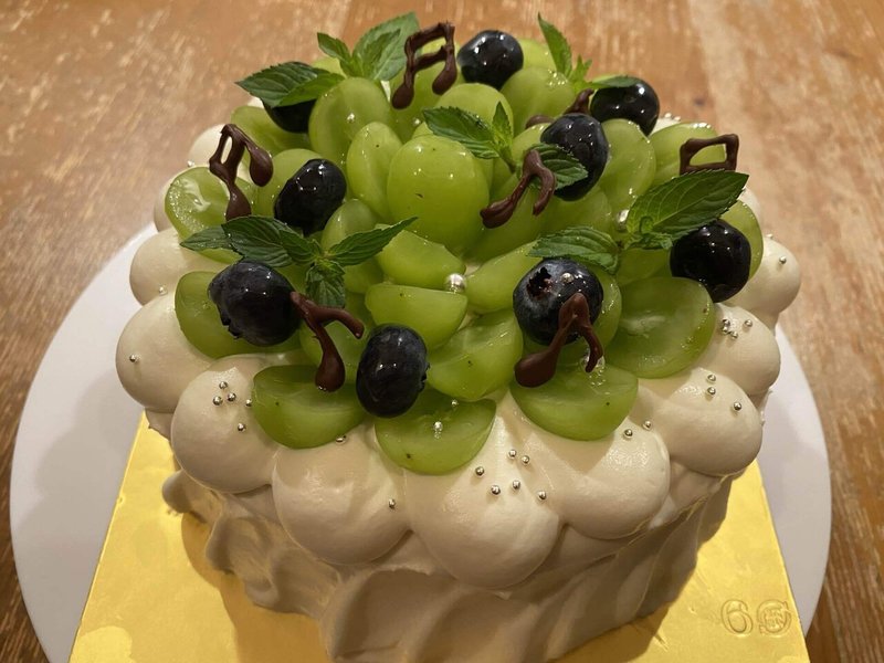 シャインマスカットのお誕生日ケーキ 米粉のスポンジケーキで Yuco Note シャインマスカットのお誕生日ケーキ 米粉のスポンジケーキで Yuco Note