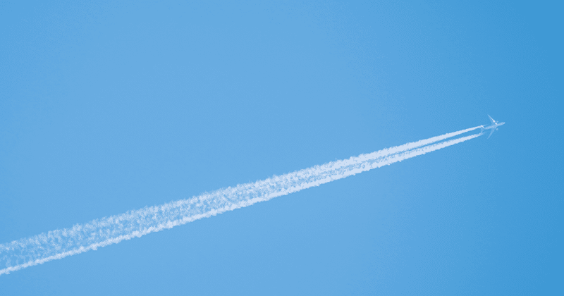 アメリカンバーガー夏の飛行機雲