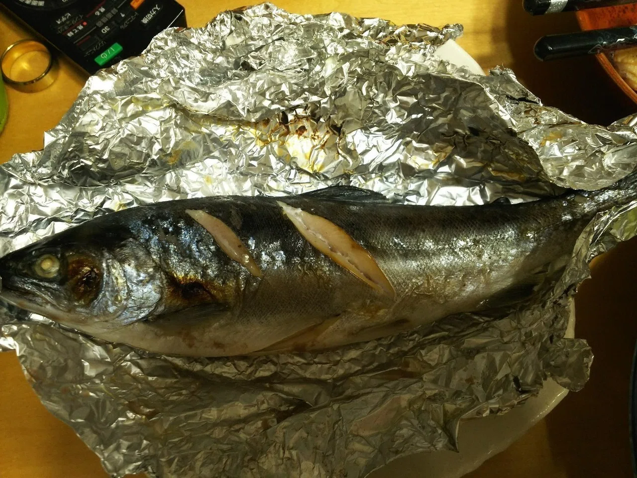 釣った魚を焼いて食う 休日の楽しみ 釣りに行く 釣る 何匹か魚を持ち帰る ニジマス 実家へ持っていきさばいてもらう 半分は実家へ 半分は持ちかえり 焼く 食べる 振る舞う 焼 Naoto No Note ナオトのノート Note
