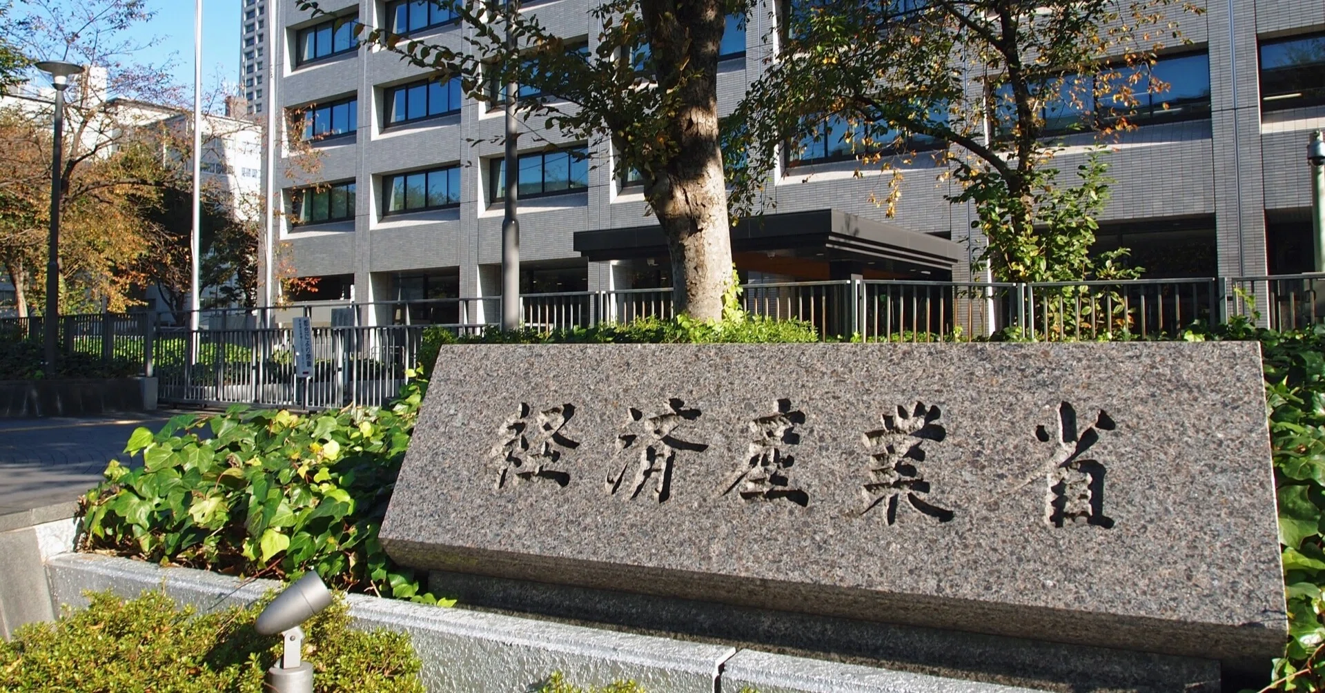 霞ヶ関は数ある就職先の一つに過ぎない 梶本卓哉 公認会計士 Note