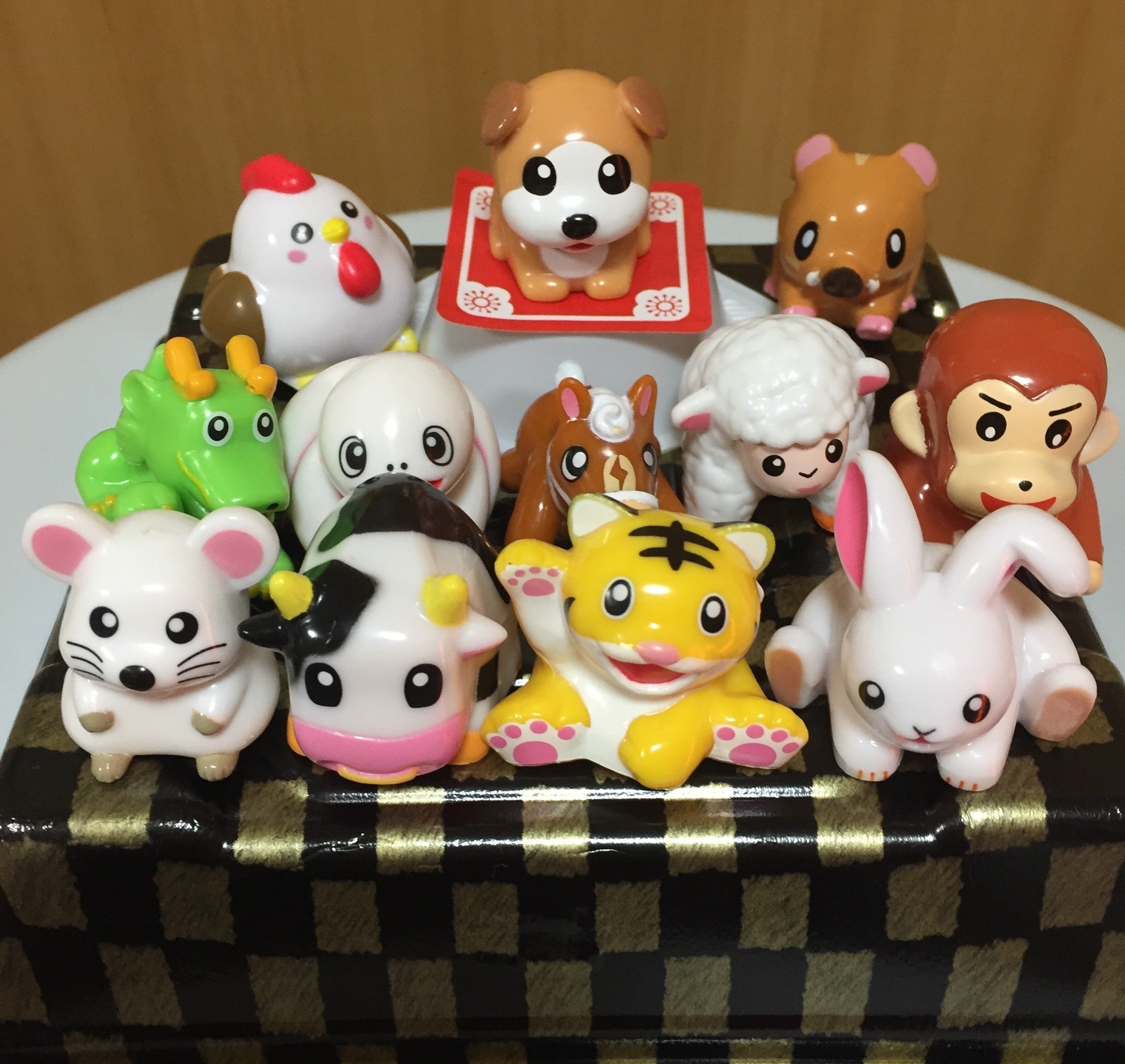 十二支 勢揃い！！ 鏡餅の上に乗ってる 干支飾り 毎年、十二年かけて