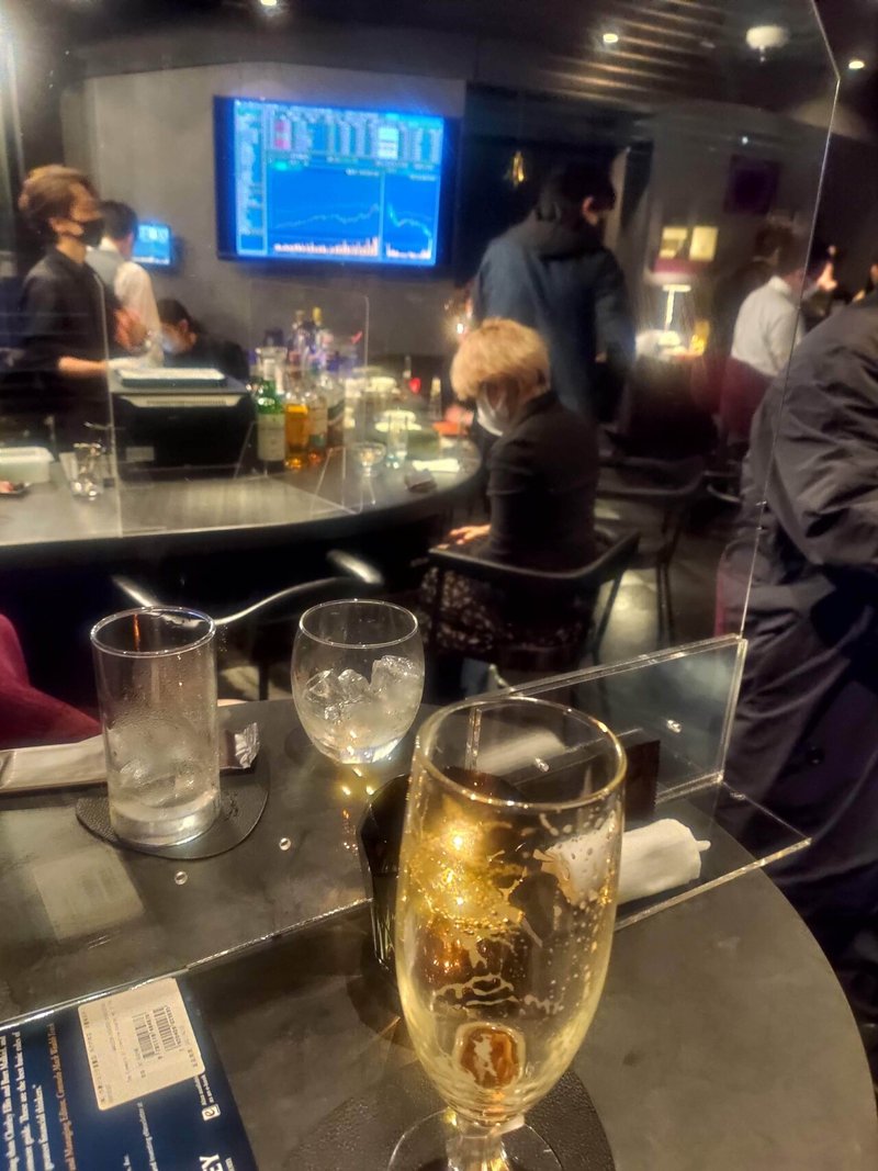 投資家バー「STOCK PICKERS]の店内