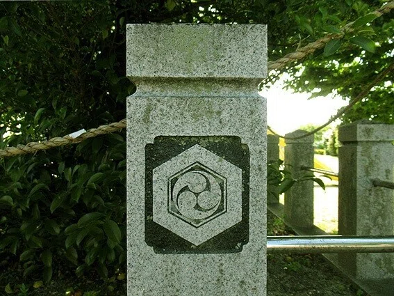 1東本郷町 飛鳥神社紋垣