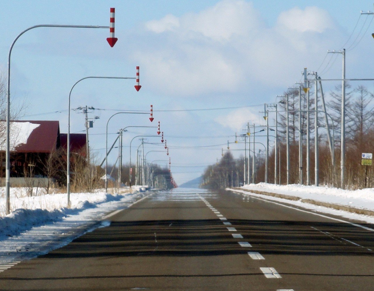 冬でも 逃げ水 ってあるんだね あっ冬だから 逃げ氷 か でも凍結路面やだから追いつけなくていいやw ナランチャ Note