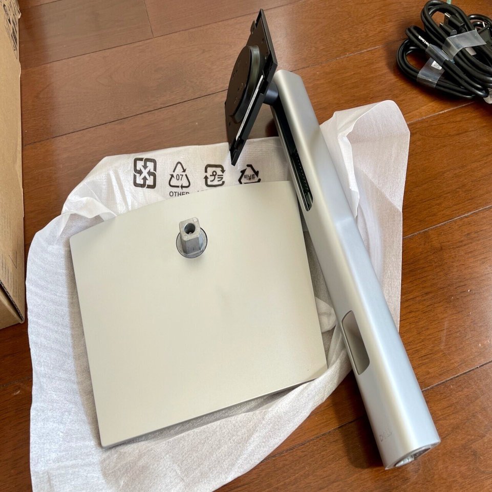 Dellの4K USB-C HUBモニターP3222QEを買ってみた！【自宅PC環境改造