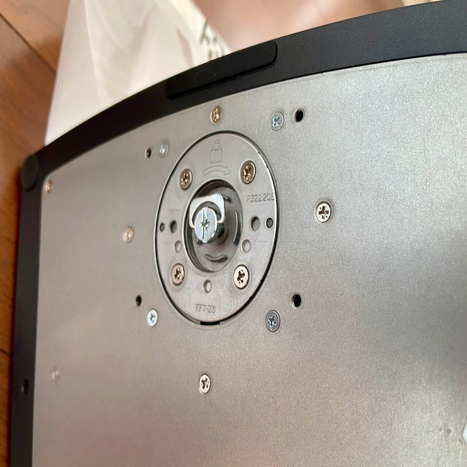 【美品】P3222QE スタンド/ケーブル付属 美品】P3222QE スタンド/ケーブル付属 Dell モニタースタンド（P3222QE